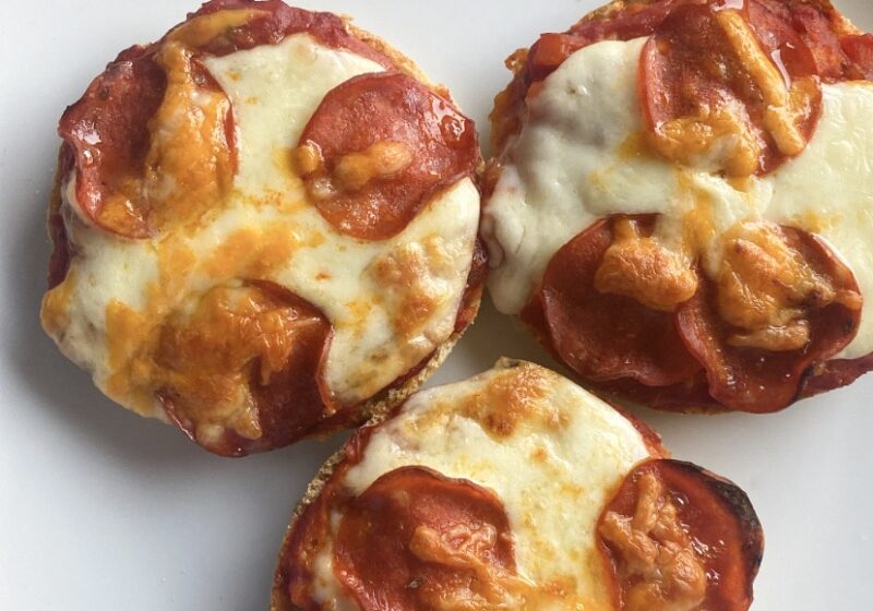 English Muffin Pizza Recipe: Super Quick Snack Idea