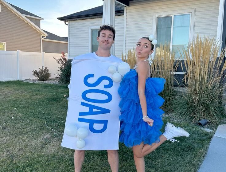 23 Hilarious Couple Costumes You’ll Want To Copy This Halloween